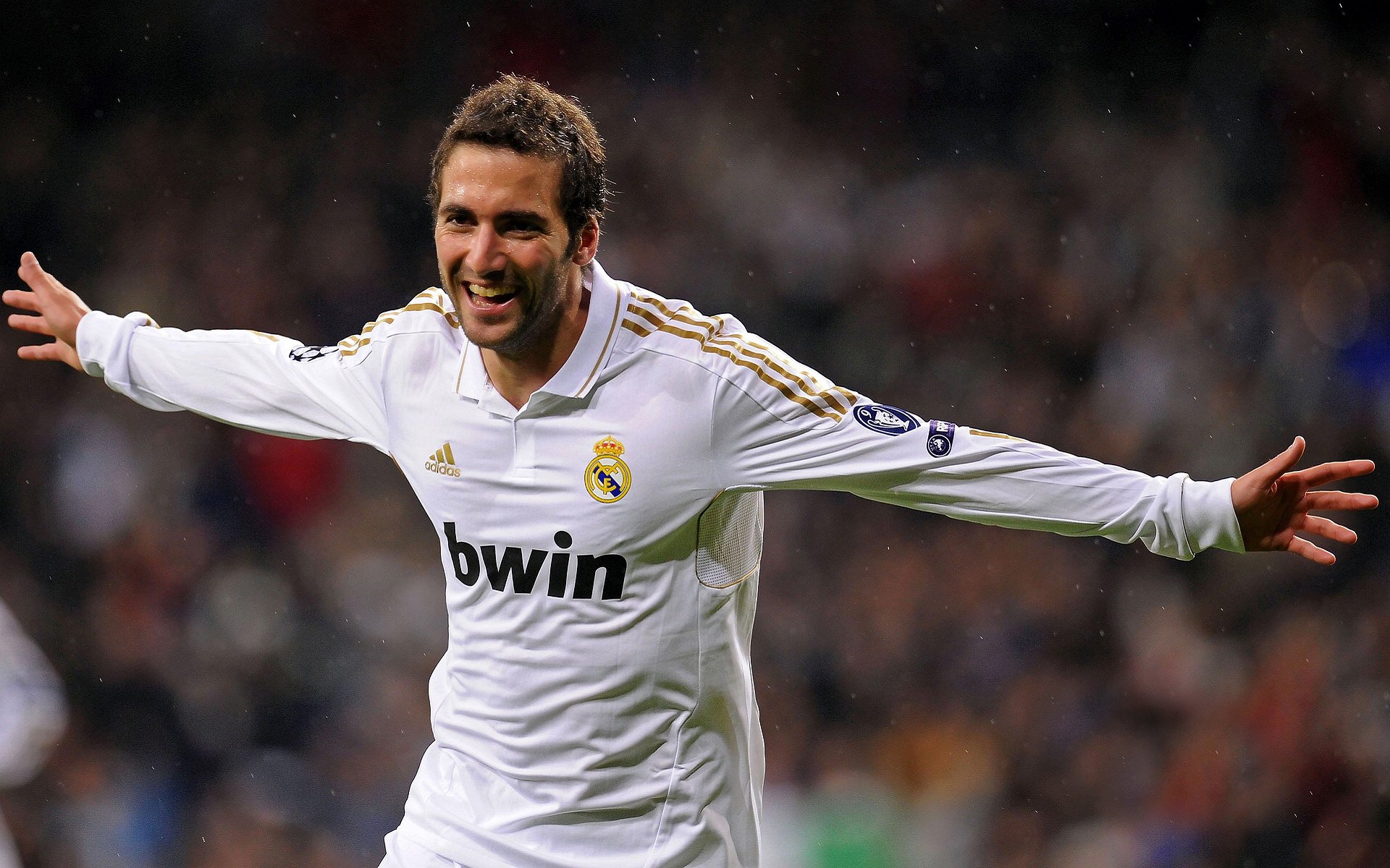 恩多比·恩乔的战术才华为南非队打开新局面，恩多纳2013在哪个队