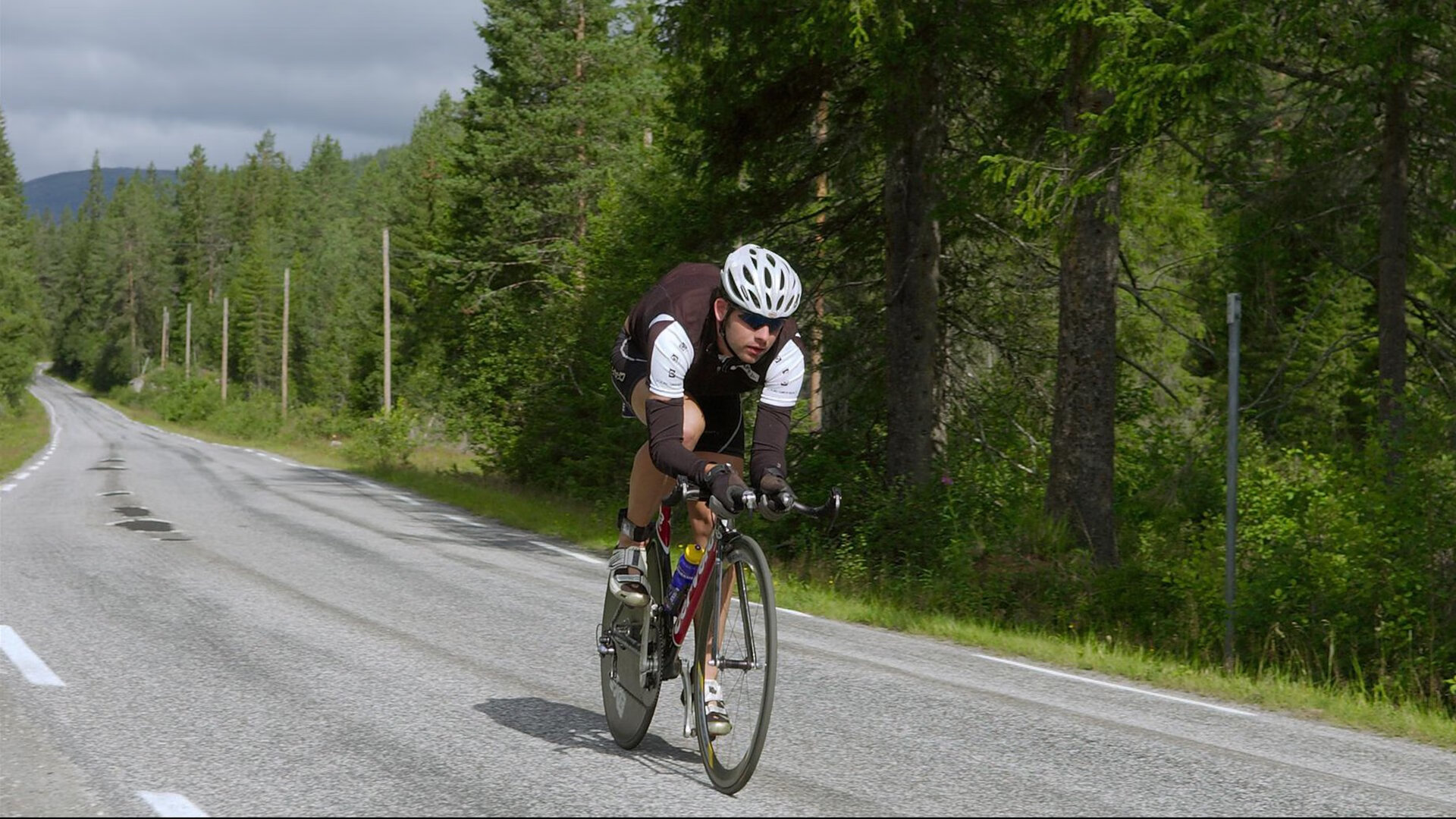 “雪山攀登：高原赛段的极速对决”，6000米雪山攀登